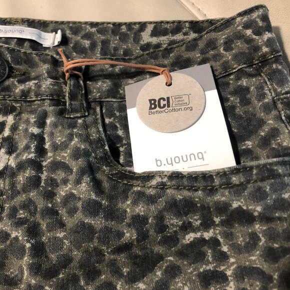 NWT b.young Leopard Print Pants - Picture 4 of 7